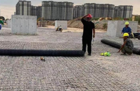 津市土工格栅铺设前地基要怎么处理？